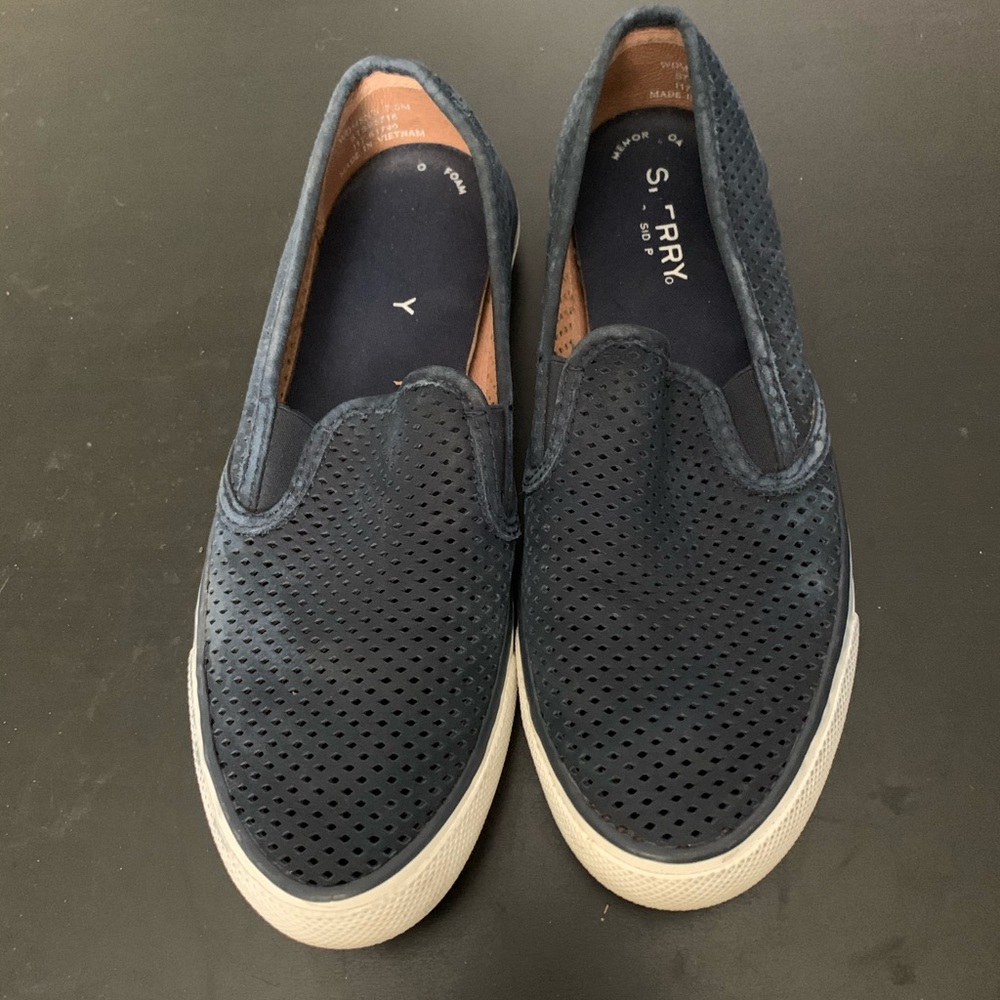 Sperry navy blue sneakers
